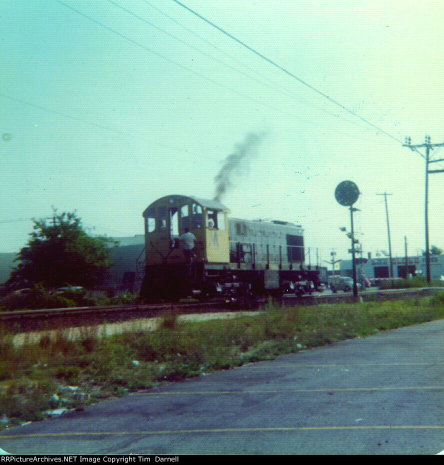 LI 457 exits ELDEE's siding